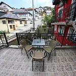 Ade Apartment