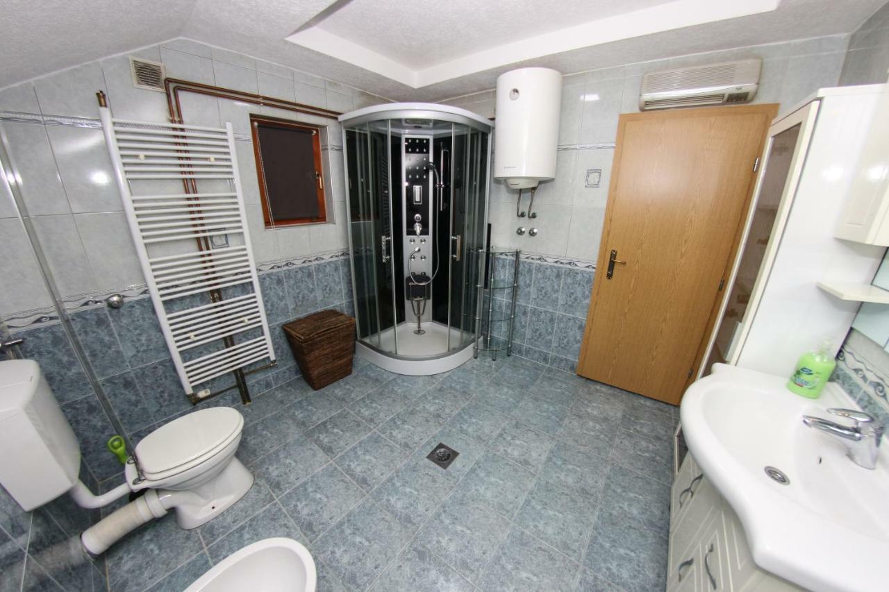 Ade Apartma